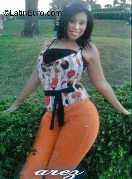 Date this delightful Dominican Republic girl Elizabeth from Santiago DO24348