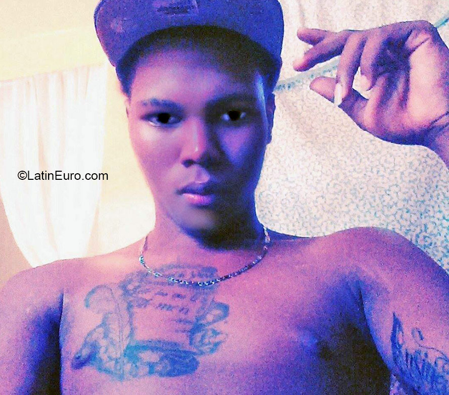 Date this young Dominican Republic man Adonys from Santo Domingo DO24357