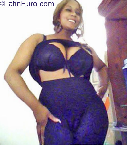 Date this pretty Jamaica girl Kemishaa from Kingston JM2232