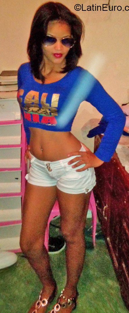 Date this fun Dominican Republic girl Ana from Santo Domingo DO24421