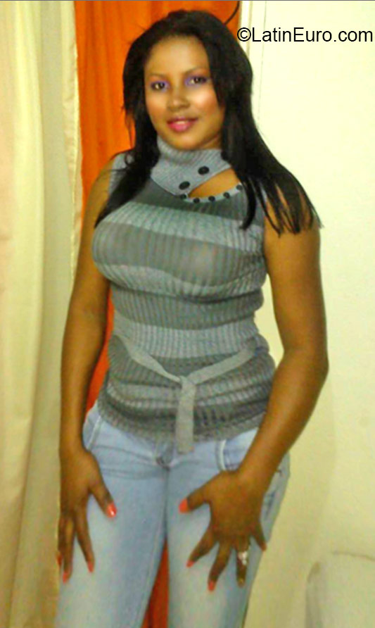 Date this sultry Dominican Republic girl Paula from Santiago DO24471