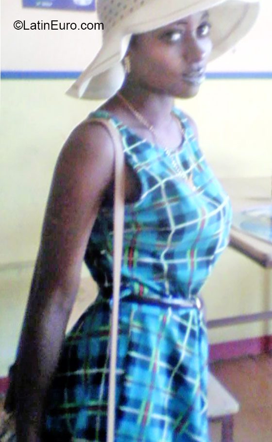 Date this fun Jamaica girl Shaneishia from Kingston JM2237