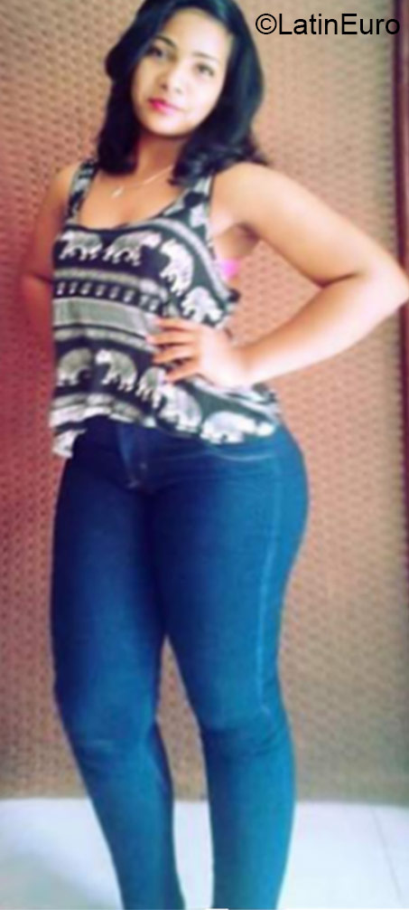 Date this exotic Dominican Republic girl Madelin from Santo Domingo DO24481