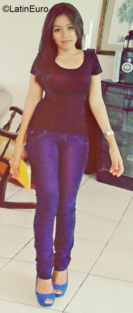 Date this tall Honduras girl Reyna from La Ceiba HN1927