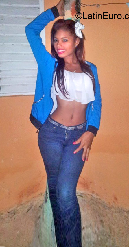Date this voluptuous Dominican Republic girl Yoleni from Mao DO24504