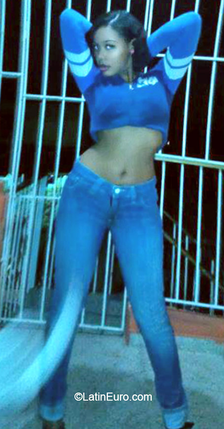 Date this beautiful Dominican Republic girl Ayiesia from Santo Domingo DO24575