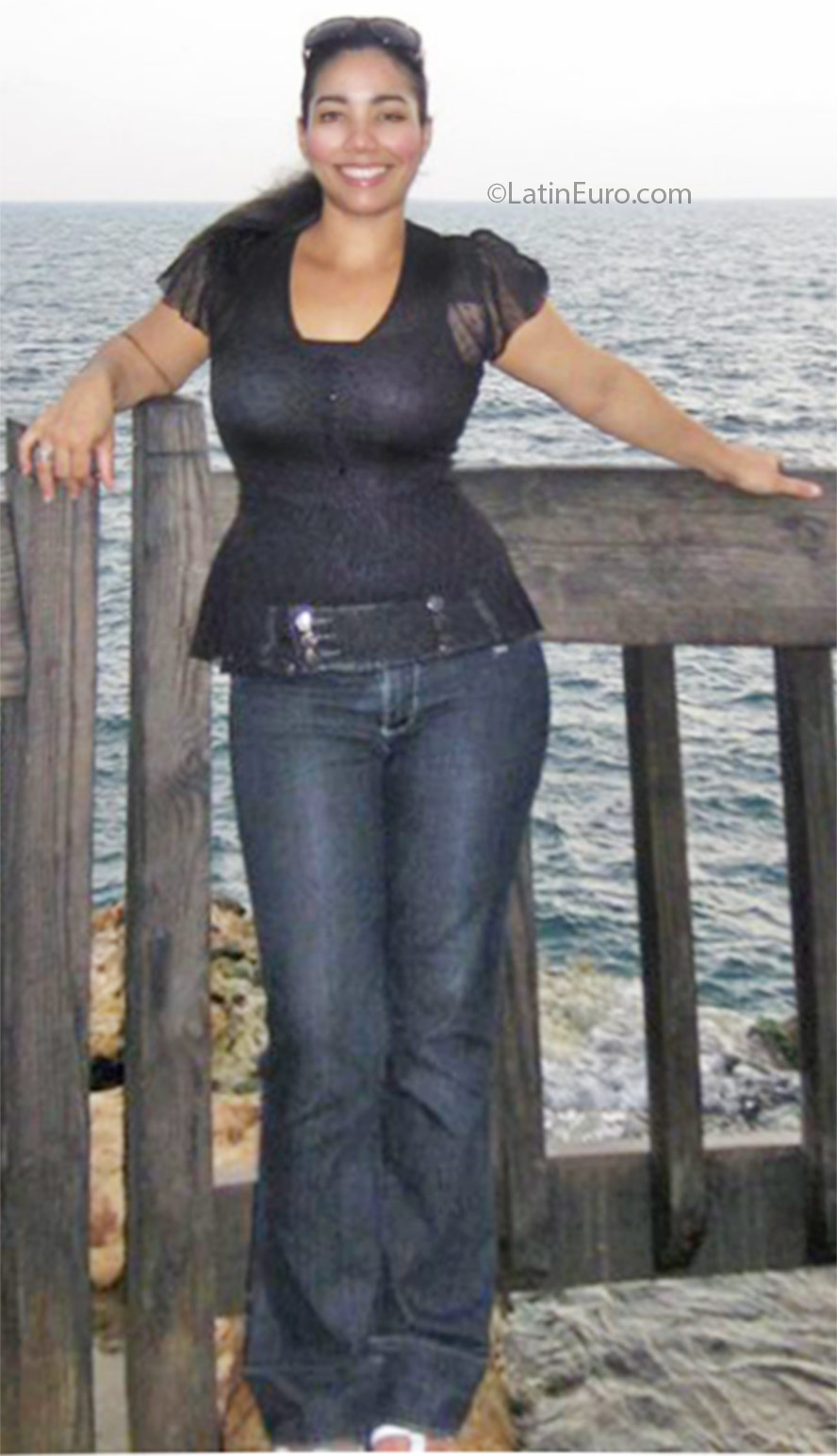 Date this pretty Dominican Republic girl Rosa from Santo Domingo DO24609