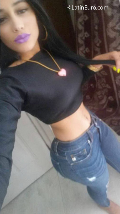 Date this attractive Dominican Republic girl Cinthia from La Vega DO24614