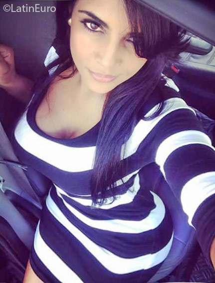 Date this hard body Dominican Republic girl Gleny from Santiago DO24636