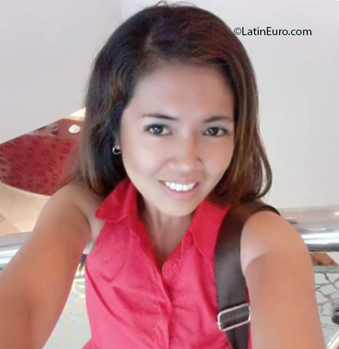Date this good-looking United Arab Emirates girl Lindee from United Arab Emirates AE45