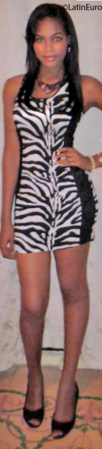 Date this athletic Dominican Republic girl Sara from Santo Domingo DO24644