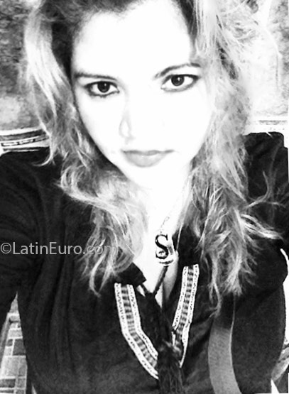 Date this nice looking Honduras girl Sehira from Tegucigalpa HN1954