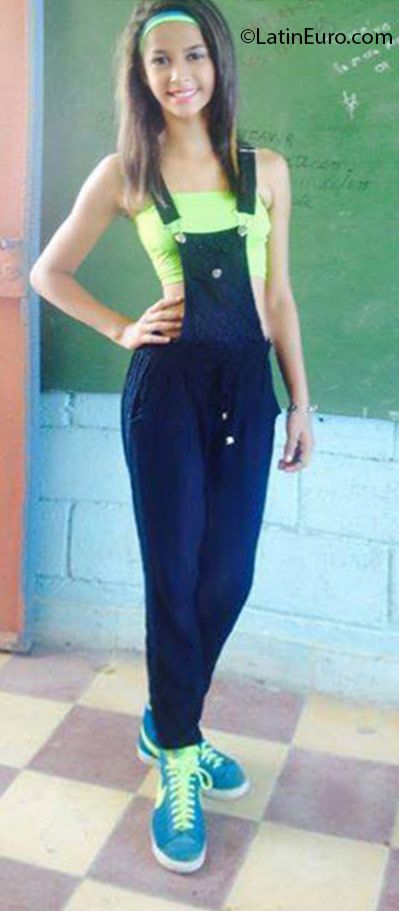 Date this sensual Honduras girl Stela from Tela HN1956