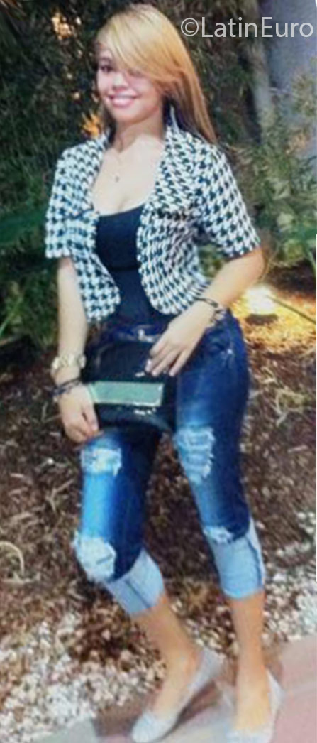 Date this charming Dominican Republic girl Shantie from Santo Domingo DO24673
