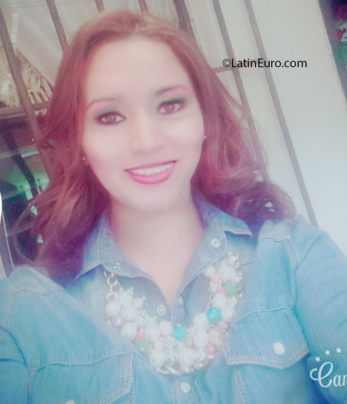 Date this good-looking Honduras girl Mariela from Tegucigalpa HN1968