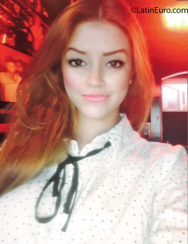 Date this voluptuous Panama girl Genisis from Panama City PA865