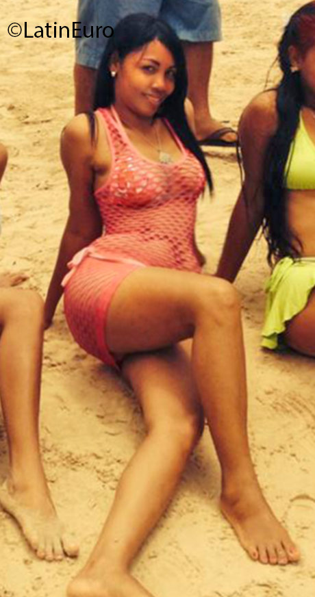 Date this charming Dominican Republic girl Anatelia from Santo Domingo DO24803