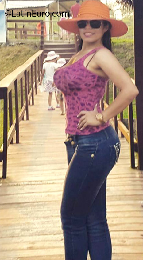 Date this sultry Honduras girl Brenda from Tegucigalpa HN2005