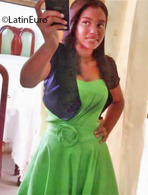 Date this charming Dominican Republic girl Maria Teresa from Santo Domingo DO24848