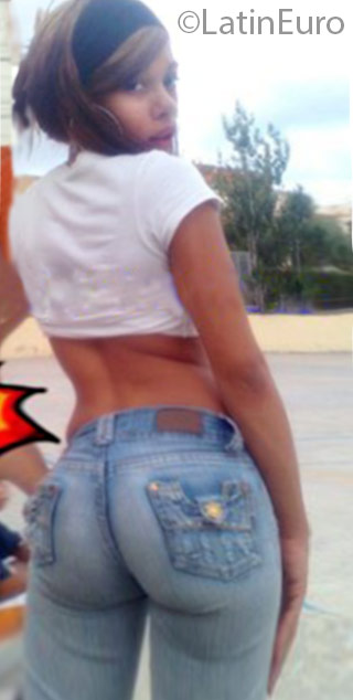 Date this happy Dominican Republic girl Jessica from Santo Domingo DO24850