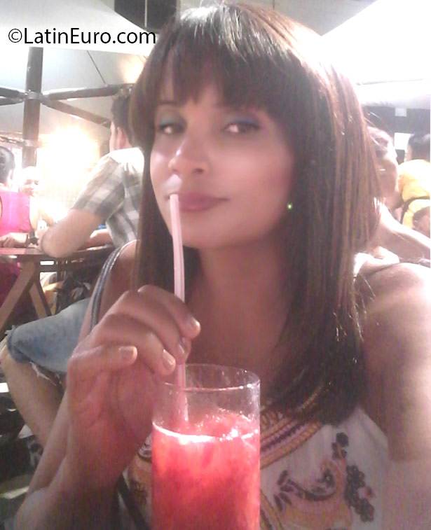 Date this pretty Brazil girl Andrea from Salvador BR9565