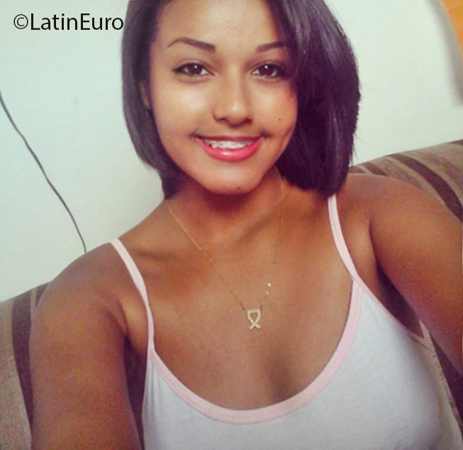 Date this nice looking Brazil girl Nargyola from Maceio BR9575