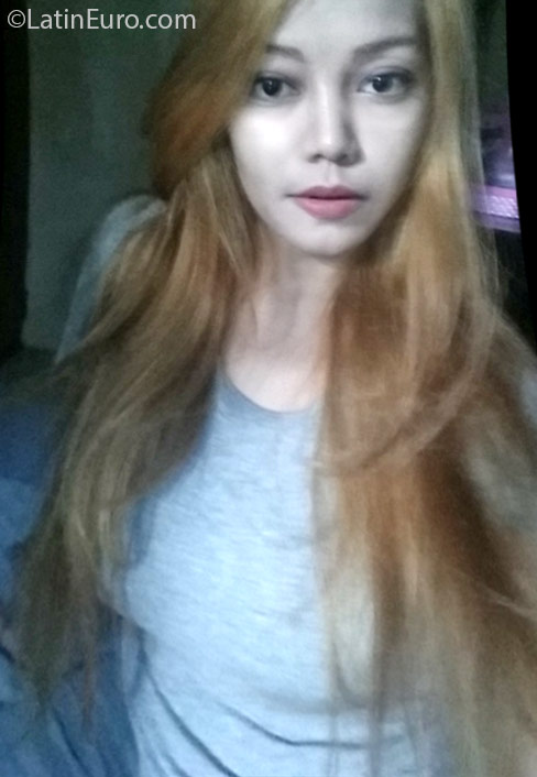 Date this voluptuous Philippines girl Elle from Cebu City PH876