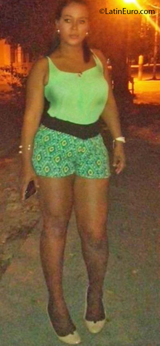 Date this lovely Dominican Republic girl Nicaurys from Santo Domingo DO24941