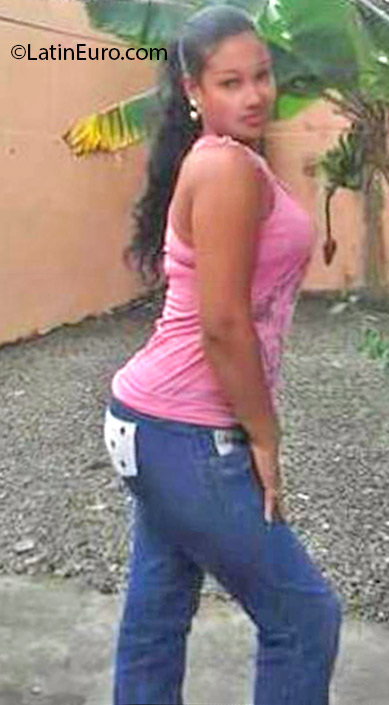Date this funny Dominican Republic girl Camen from Bonao DO24978
