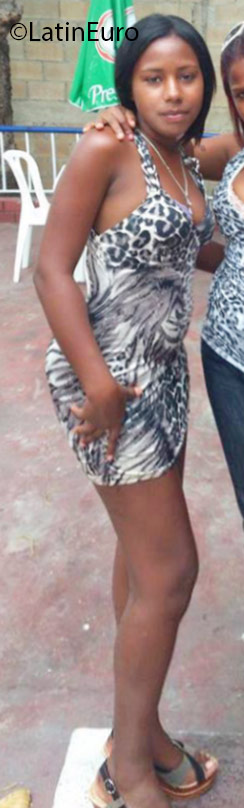 Date this nice looking Dominican Republic girl Caroline from La Romana DO25058