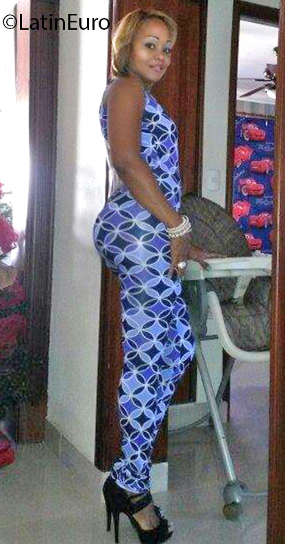 Date this beautiful Dominican Republic girl Perla from Santo Domingo DO25072