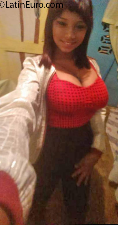 Date this nice looking Dominican Republic girl Milagros from Santo Domingo DO25081