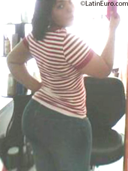 Date this foxy Dominican Republic girl Ruth from Santo Domingo DO25121