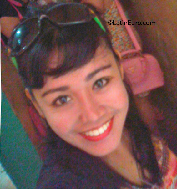 Date this hard body Philippines girl Rosemarie from Quezon City PH884