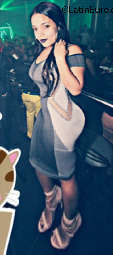 Date this nice looking Dominican Republic girl Stacy from Santo Domingo DO25158