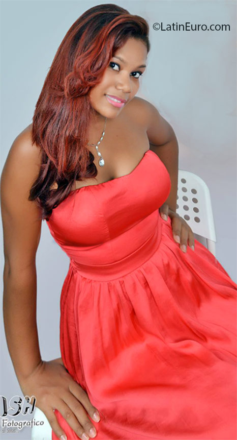 Date this nice looking Dominican Republic girl Lara from San Cristobal DO25164