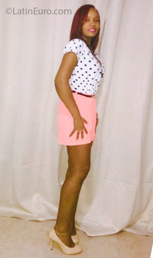 Date this gorgeous Dominican Republic girl Wendy from Santiago DO25182