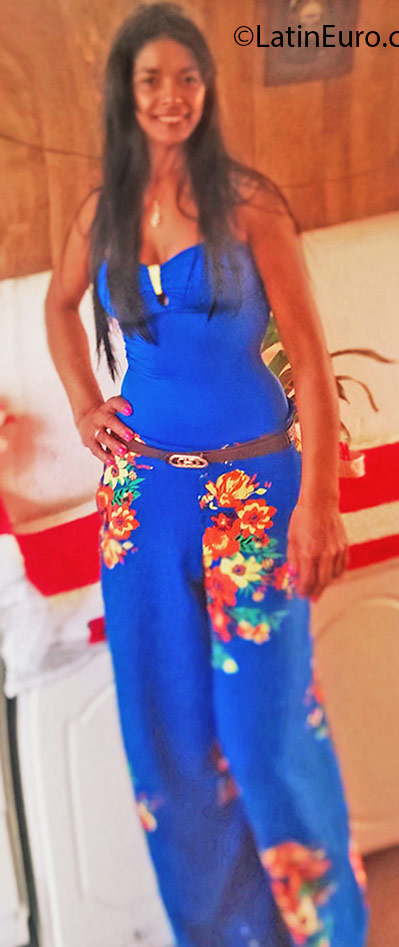 Date this happy Brazil girl Giovana from Indaiatuba BR9615
