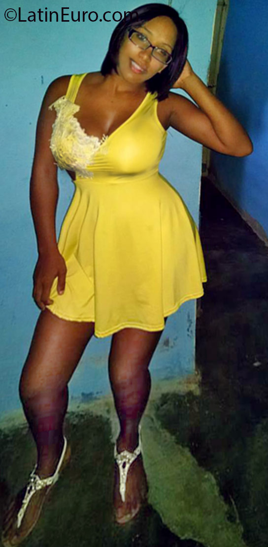 Date this cute Dominican Republic girl Yanely from Santiago DO25189