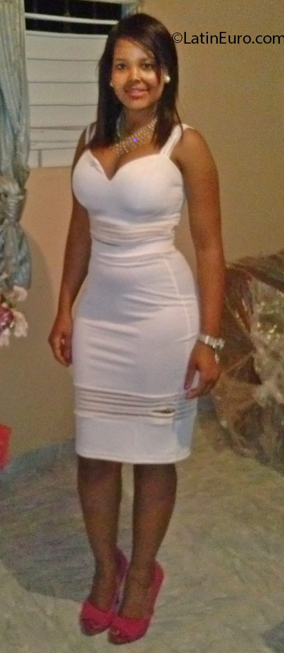 Date this gorgeous Dominican Republic girl Violeta from Santo Domingo DO25229