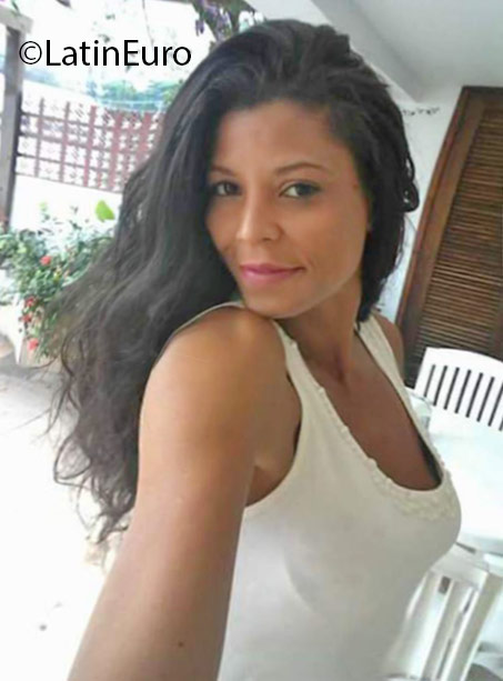 Date this voluptuous Brazil girl Beatriz from Rio De Janeiro BR9624