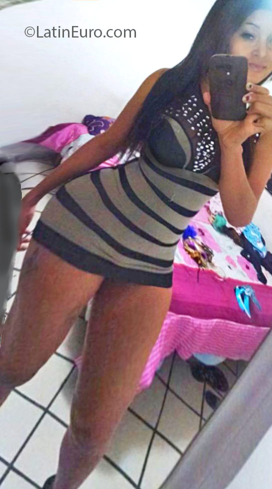 Date this cute Dominican Republic girl Helen from San Pedro De Macoris DO25263