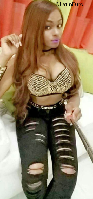 Date this attractive Dominican Republic girl Heidy from Santo Domingo DO25273
