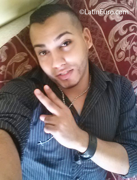 Date this tall Dominican Republic man Victor from Santiago DO25287