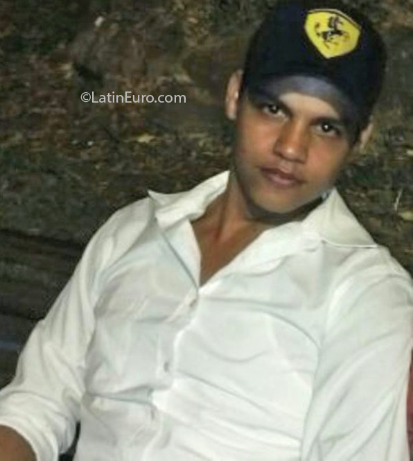 Date this stunning Dominican Republic man Aneudy from Cotui DO25305