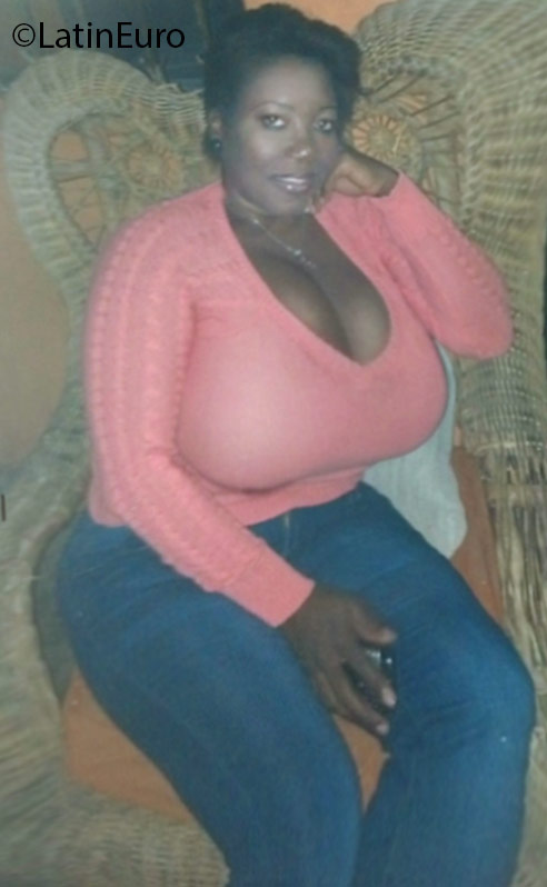 Date this georgeous Dominican Republic girl Mireya from Santo Domingo DO25342