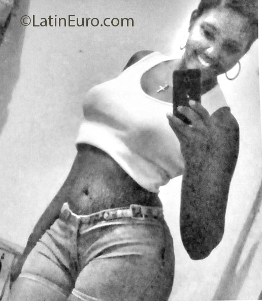 Date this attractive Dominican Republic girl Martha from Santo Domingo DO25348