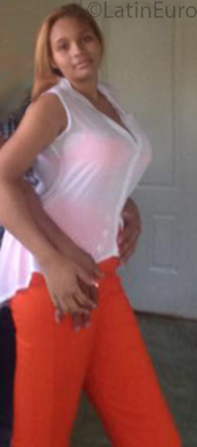 Date this nice looking Dominican Republic girl Abby from Santiago DO25352