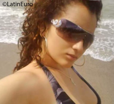 Date this hard body Dominican Republic girl Elizabeth from La Vega DO25360