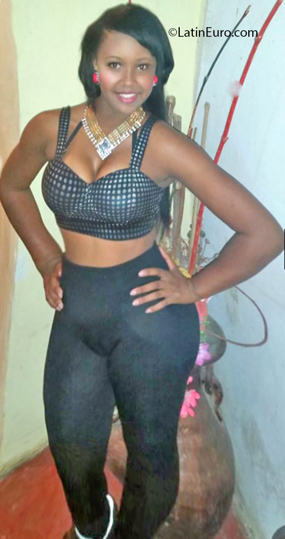 Date this lovely Dominican Republic girl Marleny from Santo Domingo DO25385